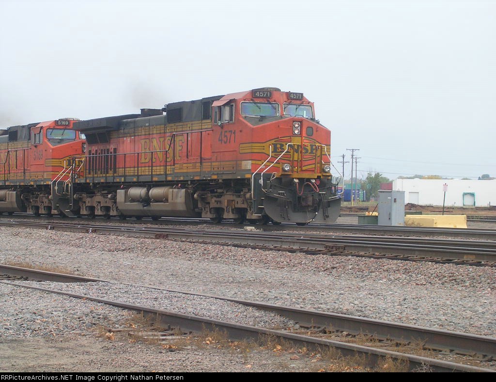 BNSF 4571